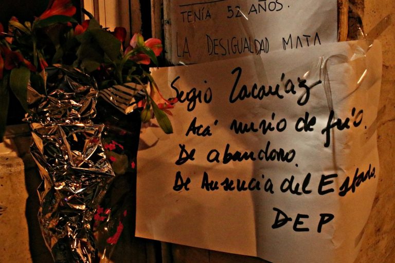 “La desigualdad mata”: Así es dormir en la calle durante la noche más fría de Buenos Aires