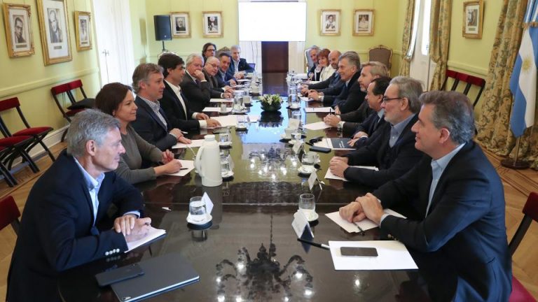 Macri levantó la bandera blanca