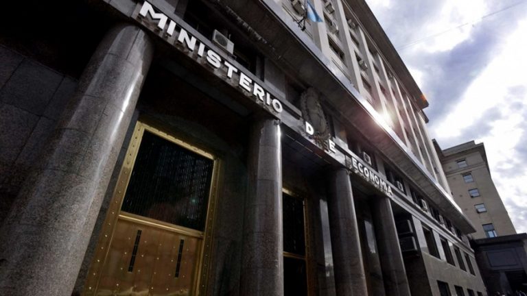 ￼ EL DÉFICIT PRIMARIO DE 2022 FUE DE 2,4%, MENOS QUE LO PACTADO CON EL FMI ￼