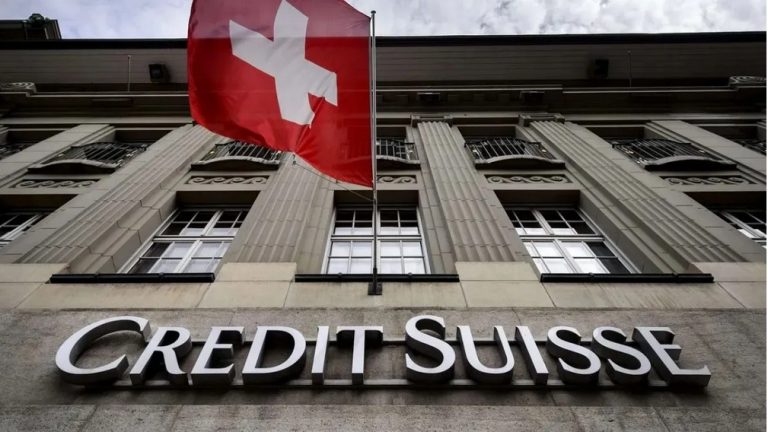 CRISIS FINANCIERA EN EUROPA: SE DESPLOMARON LAS ACCIONES DEL CREDIT SUISSE