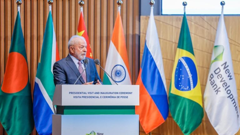 EN SHANGHAI, LULA ACUSÓ AL FMI DE “ASFIXIAR A LA ARGENTINA”