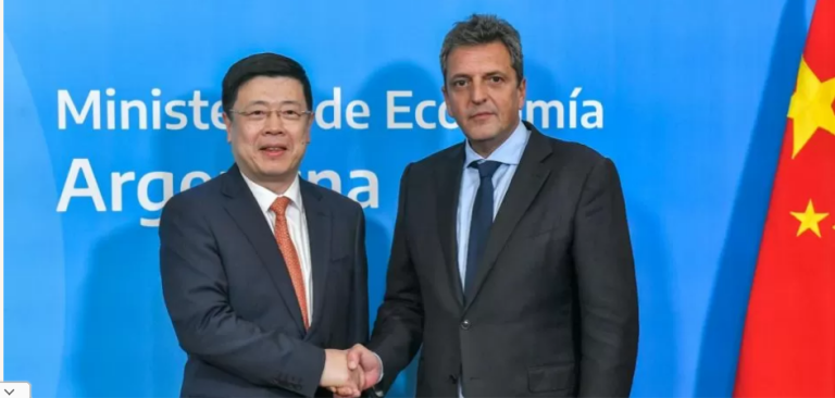 EL EQUIPO DE SERGIO MASSA QUIERE CERRAR DOS NEGOCIACIONES CLAVE PARA EL DÓLAR