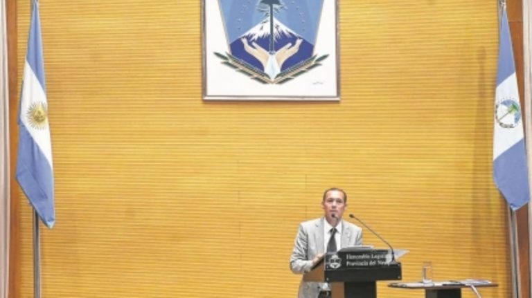 GUTIÉRREZ USARÁ PLATA DEL FONDO ANTICÍCLICO DE VACA MUERTA PARA FINANCIAR EL DÉFICIT DE ISSN