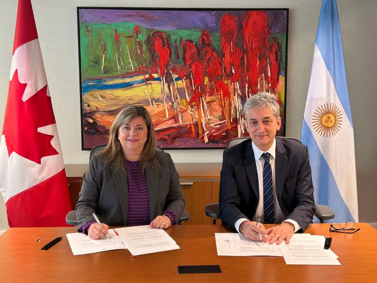 AMBIENTE AVANZA EN LAS NEGOCIACIONES CON CANADÁ PARA ADQUIRIR MEDIOS AÉREOS PARA COMBATIR INCENDIOS FORESTALES