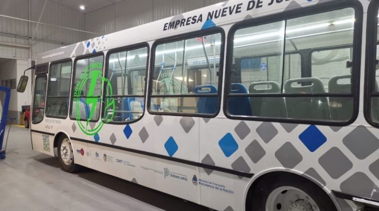 LANZAN EL PRIMER ÓMNIBUS ARGENTINO QUE FUNCIONA CON BATERÍAS DE LITIO       
