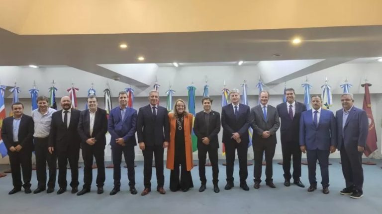 ENTRE EL RECLAMO DE LOS GOBERNADORES Y UNA CUMBRE URGENTE MASSA-FERNÁNDEZ: EL FDT DEFINE SU FUTURO