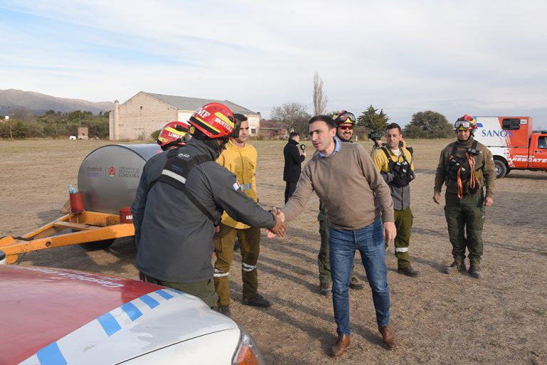 120 EFECTIVOS TRABAJAN PARA CONTENER EL INCENDIO EN EL CERRO URITORCO