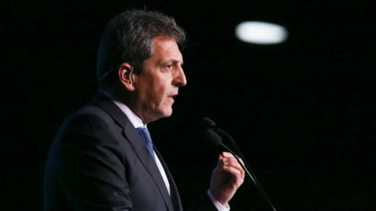 UNA POR UNA, LAS MEDIDAS DE MASSA POR LA DEVALUACIÓN: SUMA FIJA, MONOTRIBUTISTAS, JUBILADOS, TARJETA ALIMENTAR