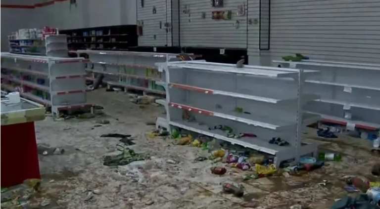 PBA: AL MENOS 56 DETENIDOS POR ATAQUES A SUPERMERCADOS