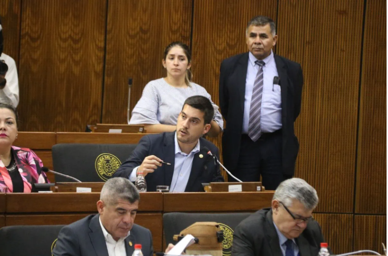 CONFLICTO CON PARAGUAY: UN DIPUTADO ASEGURÓ QUE IRÍA A LA GUERRA CON ARGENTINA