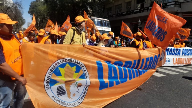 LA UOLRA DIJO PRESENTE EN LA MARCHA DE LA CGT PARA APOYAR LAS MEDIDAS DE SERGIO MASSA Y BRINDAR SU RESPALDO DE CARA A LAS ELECCIONES PRESIDENCIALES