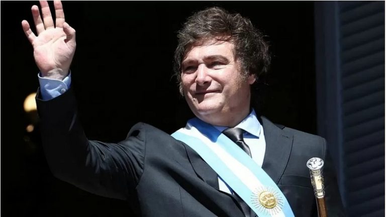 EL GOBIERNO NACIONAL AVANZA CON UN DNU DE 300 PÁGINAS PARA DESREGULAR LA ECONOMÍA