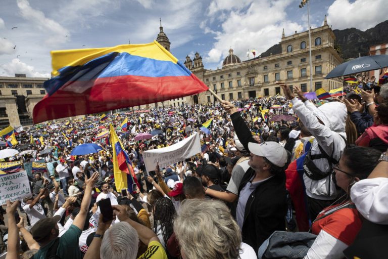 GOBIERNO DE COLOMBIA LLAMA DE MANERA INMEDIATA A CONSULTAS AL EMBAJADOR EN ARGENTINA, CAMILO ROMERO