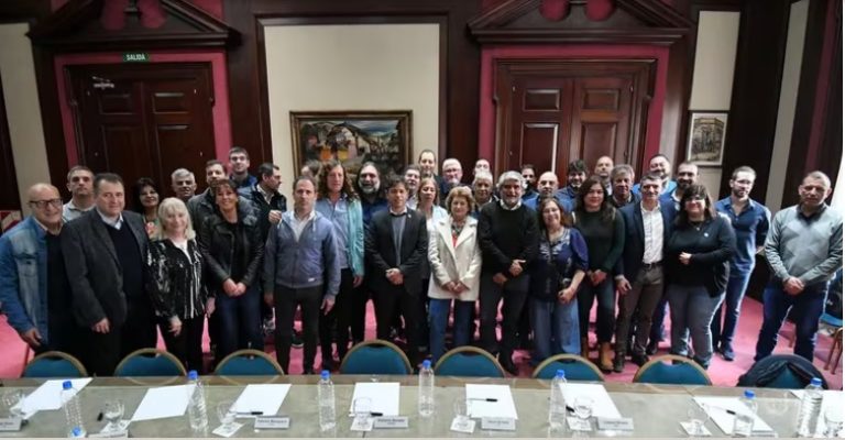 KICILLOF SE DIFERENCIÓ DE MILEI Y NO DESCONTARÁ EL DÍA A LOS EMPLEADOS ESTATALES QUE ADHIERAN AL PARO GENERAL