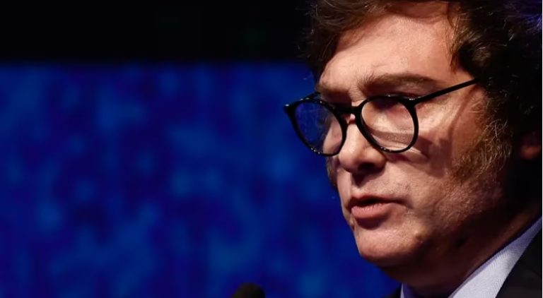 JAVIER MILEI VIAJA A DAVOS PARA DESCRIBIR SU PROGRAMA DE GOBIERNO Y SU AGENDA INTERNACIONAL, ANTE UN AUDITORIO DE JEFES DE ESTADO E INVERSORES GLOBALES