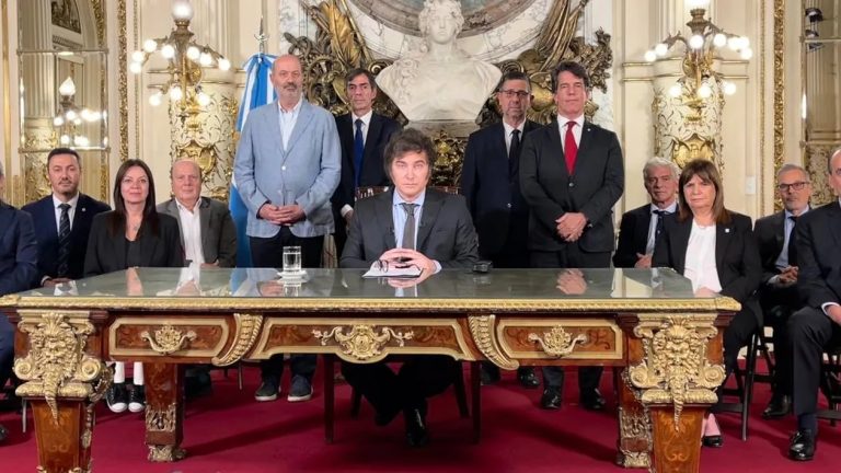 EL DNU DE MILEI ENTRÓ AL CONGRESO Y EMPIEZA LA CUENTA REGRESIVA: 10 DÍAS PARA TRATARLO 