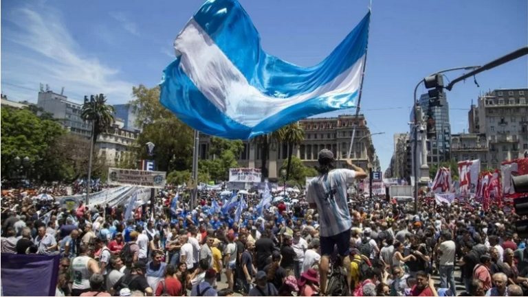 LOS GREMIOS NO DESCARTAN ACELERAR LA HUELGA SI LLA APURA EL VOTO DE LA LEY ÓMNIBUS