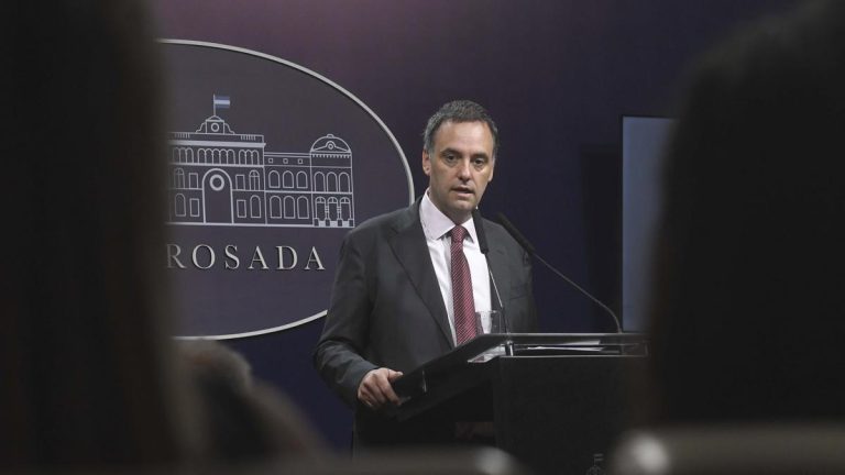 ADORNI: EL GOBIERNO DESCONTARÁ EL DÍA A LOS ESTATALES QUE PAREN EL 24