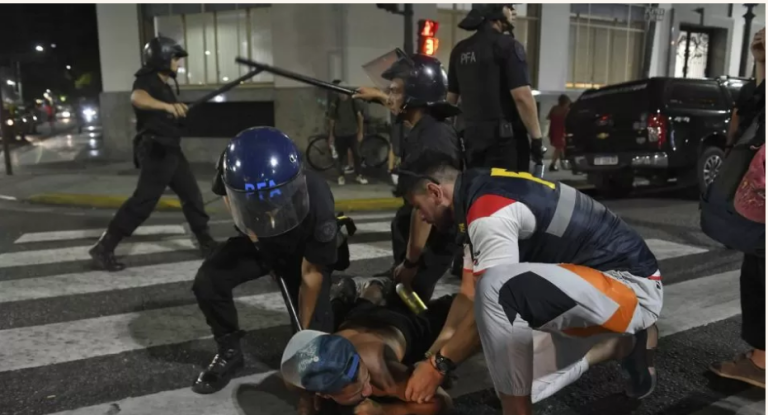 INCIDENTES FRENTE AL CONGRESO: MÁS DE 30 DETENIDOS Y DESTROZOS POR $ 50 MILLONES