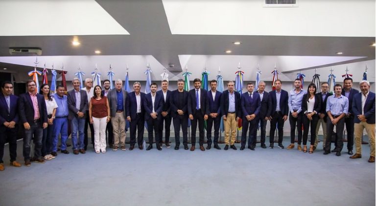 LOS GOBERNADORES RECHAZARON LA QUITA DE SUBSIDIOS AL TRANSPORTE EN EL INTERIOR Y AUMENTA LA TENSIÓN CON EL GOBIERNO