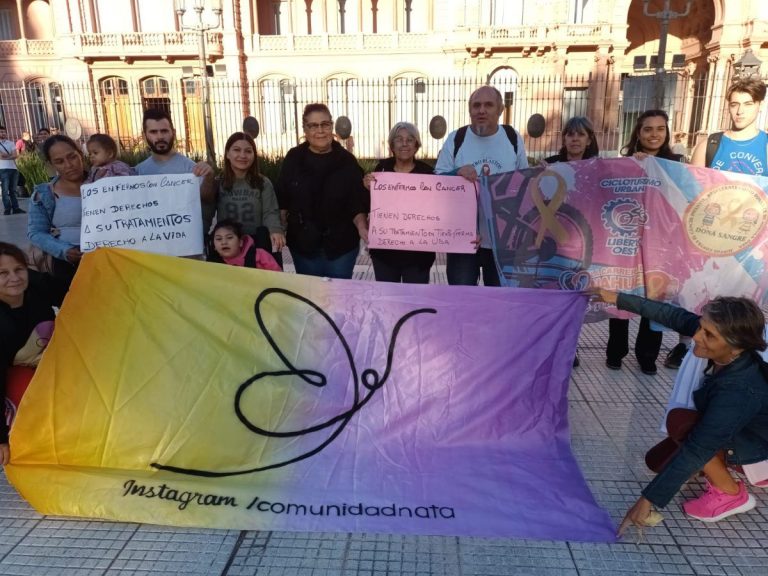 “NOS AYUDAMOS ENTRE NOSOTROS”: REDES PARA SUPLIR LOS MEDICAMENTOS QUE NO ENTREGA NACIÓN￼