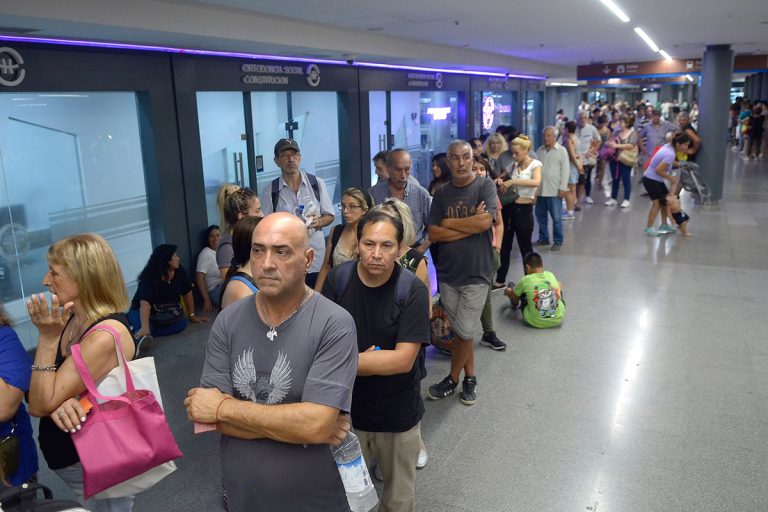 LAS JUBILACIONES Y PENSIONES DE ABRIL SE PAGARÁN EN DOS «CUOTAS»￼