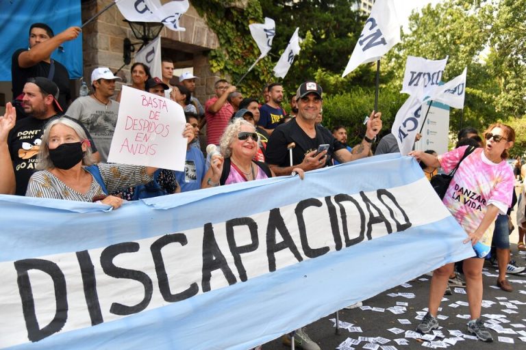 ABRAZO SIMBÓLICO A LA AGENCIA NACIONAL DE DISCAPACIDAD