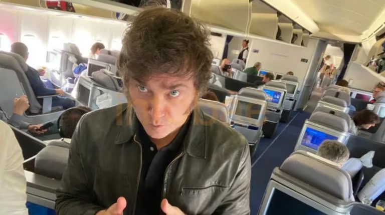 POR CUESTIONES DE SEGURIDAD, EL PRESIDENTE JAVIER MILEI DEJARÁ DE VIAJAR EN VUELOS COMERCIALES