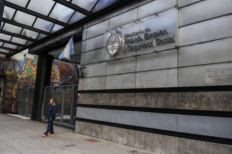 EL GOBIERNO CONVOCARÁ AL CONSEJO DEL SALARIO MÍNIMO