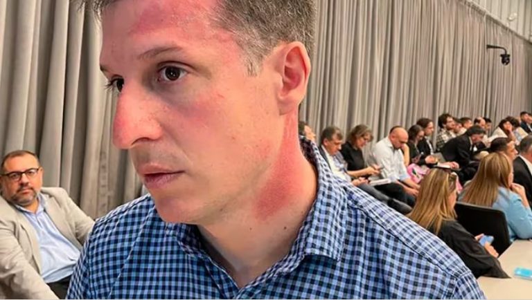 TENSIÓN EN EL CONGRESO: LA POLICÍA DE LA CIUDAD IMPIDIÓ QUE LOS DOCENTES CORTEN LA CALLE EN EL MARCO DEL PARO NACIONAL