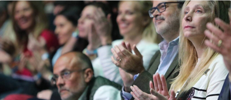 KARINA SALE DEL CLÓSET: TWITTER, ARMADOS Y LA NO-CANDIDATURA