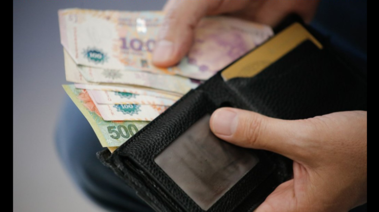 EL GOBIERNO FIJÓ EN 234 MIL PESOS EL SALARIO MÍNIMO, VITAL Y MÓVIL