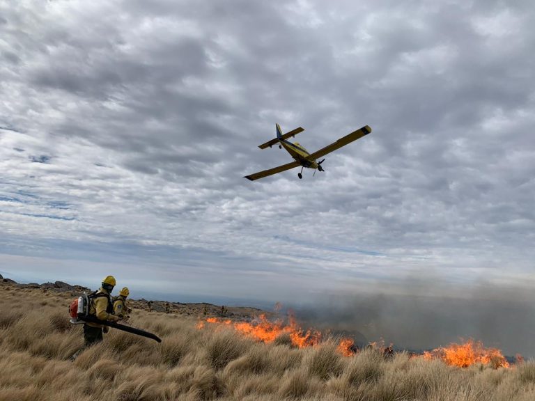 AMBIENTE REDOBLÓ LA AYUDA DE RECURSOS A CÓRDOBA EN SU LUCHA CONTRA LOS INCENDIOS