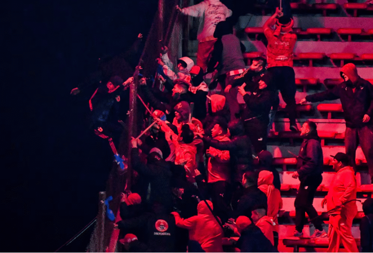 EL GOBIERNO PIDIÓ LA EXPULSIÓN DEL PAÍS DE LOS HINCHAS DE LA U. DE CHILE QUE PARTICIPARON DE LOS INCIDENTES