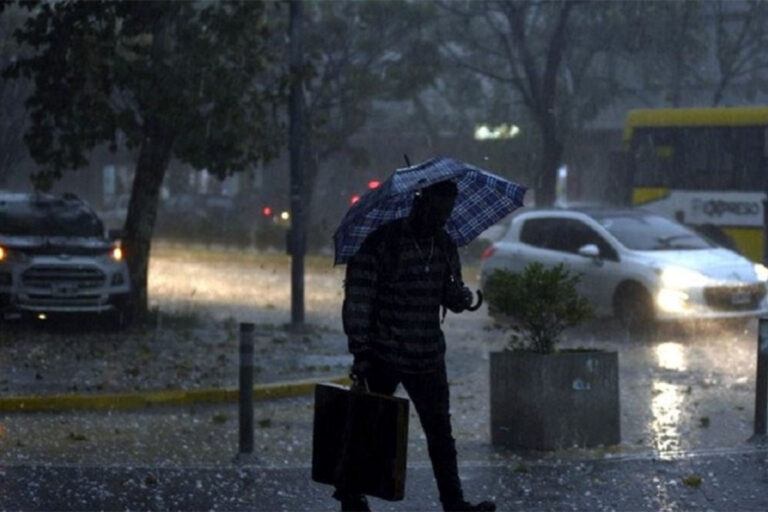 EL DILUVIO QUE VIENE: ALERTA POR TORMENTAS FUERTES PARA EL MARTES