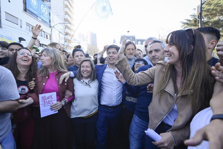 MARCHA POR LA NOCHE DE LOS LÁPICES: KICILLOF Y TAIANA PARTICIPARON; CFK ENVIÓ UN MENSAJE CON CRÍTICAS A MILEI