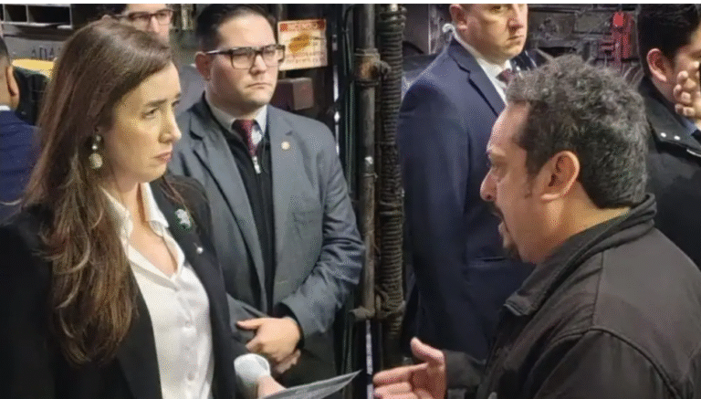 VICTORIA VILLARRUEL VISITÓ UNA FÁBRICA EN EL DÍA DE LA INDUSTRIA Y RECIBIÓ QUEJAS DE UN SINDICATO