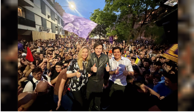 MILEI ENCABEZÓ UNA NUTRIDA CARAVANA EN CÓRDOBA Y PIDIÓ EVITAR “LA ESCLAVITUD POPULISTA DEL KIRCHNERISMO”