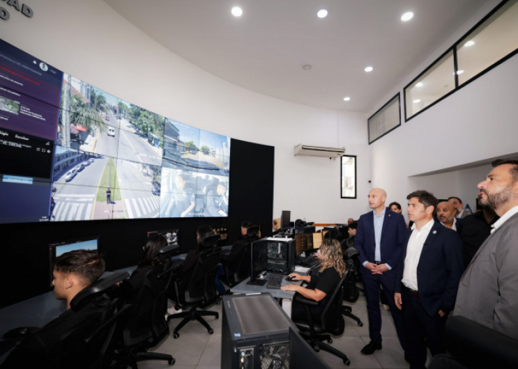 KICILLOF ENTREGÓ NUEVOS PATRULLEROS PARA FORTALECER LA SEGURIDAD