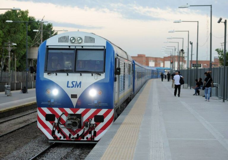 AHORA PROMETEN QUE LAS TRES LOCOMOTORAS ADICIONALES PARA EL TREN SAN MARTÍN LLEGARÁN EN ENERO