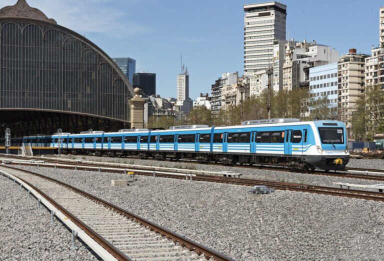 EL GOBIERNO PIDE AYUDA AL BID PARA JUSTIFICAR LA PRIVATIZACIÓN DE LOS TRENES METROPOLITANOS