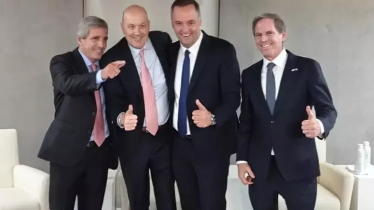 PIDEN INVESTIGAR SI OTRAS PAREJAS DE FUNCIONARIOS VIAJARON EN EL AVIÓN PRESIDENCIAL A NUEVA YORK