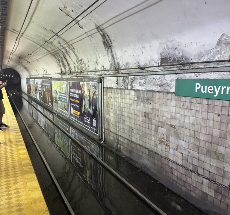 FUERTES CRÍTICAS A EMOVA POR EL MAL ESTADO DEL SUBTE