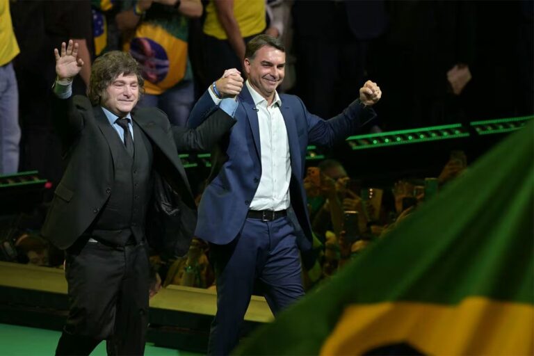 LULA CRECE, FLÁVIO SE DESBARRANCA Y ENCIMA SE METIÓ MILEI