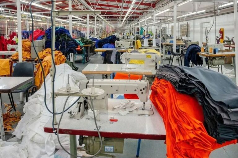 CASI LA MITAD DE LAS MÁQUINAS DE LAS FÁBRICAS DEL PAÍS ESTÁN PARADAS