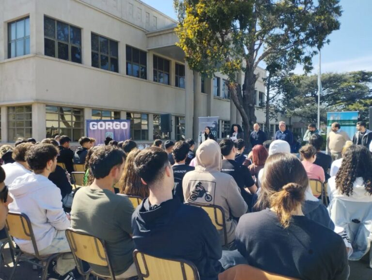 UNIVERSIDADES EN LA CALLE: CLASES ABIERTAS, MARCHAS Y PARO POR EL FINANCIAMIENTO