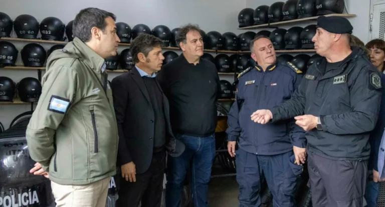 EL OPERATIVO QUE REUNIÓ AL GOBERNADOR KICILLOF Y EL INTENDENTE LANÚS: 100 EFECTIVOS Y UNA APUESTA POR LA SEGURIDAD